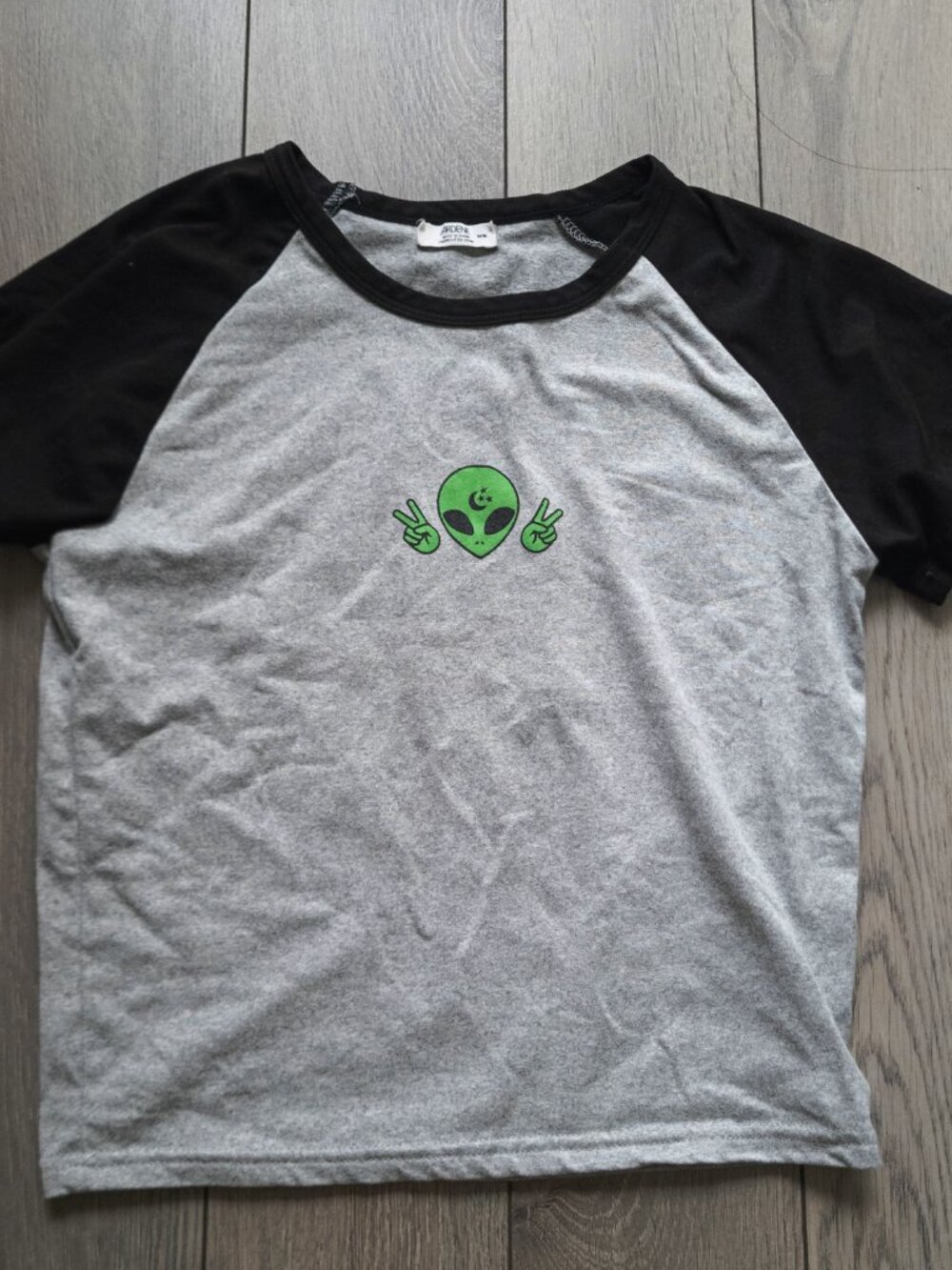Ardene Alien Graphic Grey Raglan Slim Crop Top
